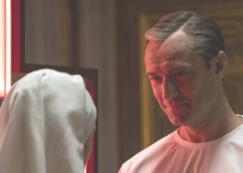 Se torna il Papa più temuto e i Pontefici sono due: il risveglio di Jude Law in “The New Pope”