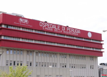 Spari in auto a Marsciano, grave donna
