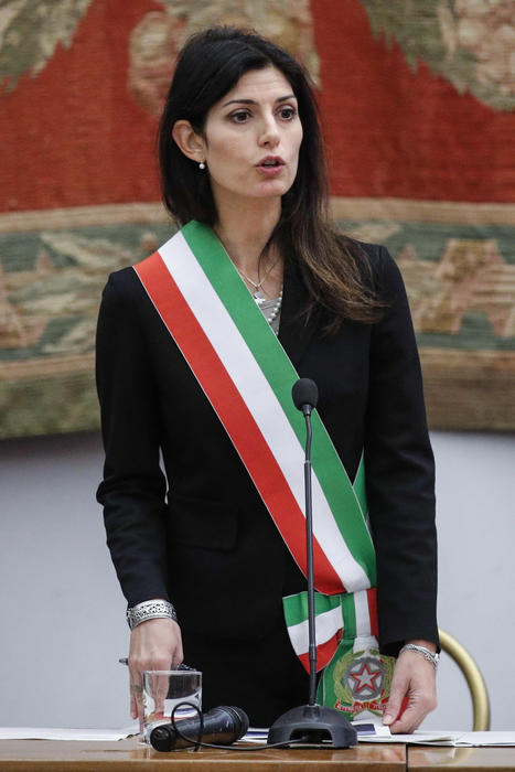 Stadio Roma: archiviata posizione Raggi