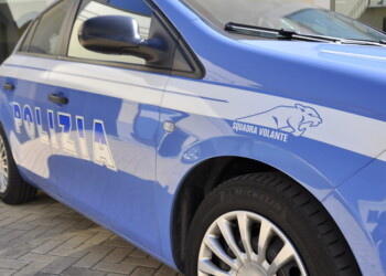 Strappa orecchio a moglie, arrestato