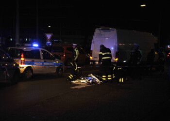 Travolto mentre attraversa, morto 81enne