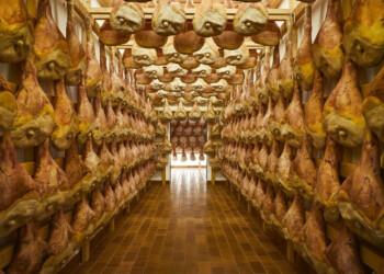 Prosciutto di San Daniele: il Consorzio aggiorna le regole di lavorazione della Dop