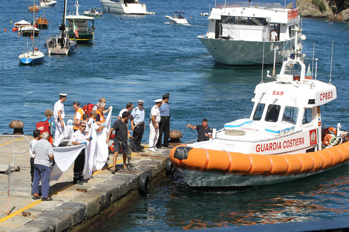 Vertice su sub trovati morti in Sicilia