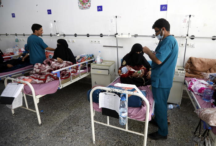 Yemen, oltre 100 morti in attacco Houthi