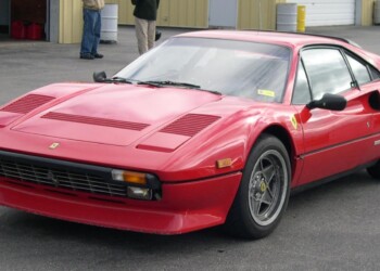 A San Valentino il regalo perfetto per chi ama i motori: al volante di una Ferrari su un vero circuito