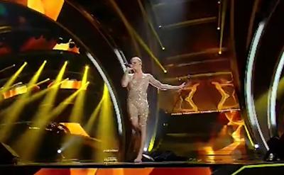 Achille Lauro si spoglia, via il mantello come San Francesco 