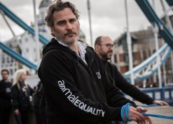 Ambiente: Londra, Joaquin Phoenix manifesta contro gli allevamenti intensivi  