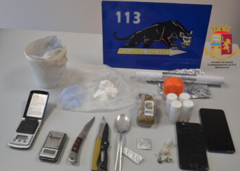 Bazar droghe in casa, arrestato da Ps