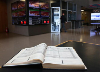 Borsa: Hong Kong apre a -1,98%