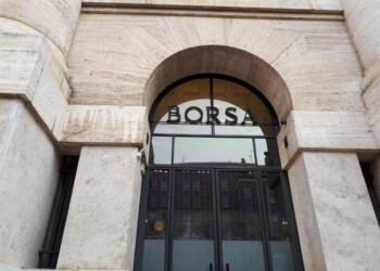 Borsa: Milano apre in rialzo (+0,38%)