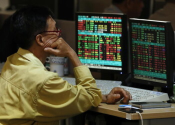 Borsa Shanghai apre -2,2%, Shenzhen-3,3%