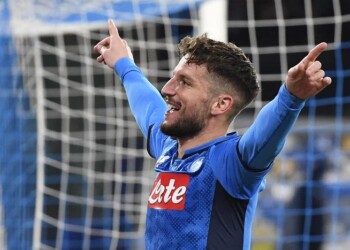 Calcio: Napoli, Mertens celebra record ‘abbracciando’ Hamsik