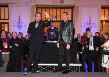 “Che mostri eravamo”, la vecchia foto di Fiorello e Amadeus 