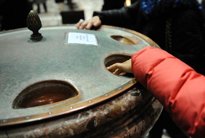 Coronavirus, Ceam,svuotare acquasantiere