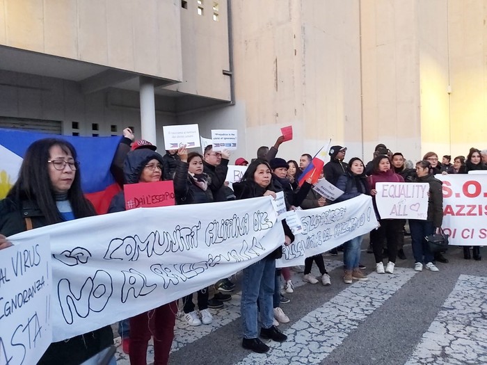 Coronavirus: corteo filippino picchiato