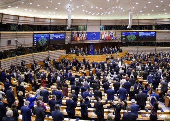 Coronavirus, l’Ue nel caos: l’Europarlamento fa dietrofront sul rinvio per gli stagisti italiani