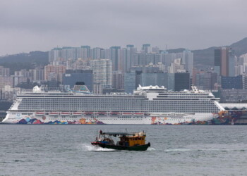 Coronavirus: quarantena nave a Hong Kong
