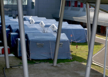 Coronavirus: Zaia, tende esterno ospedali