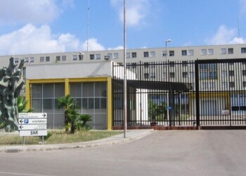 Detenuto dà fuoco a cella, 5 intossicati