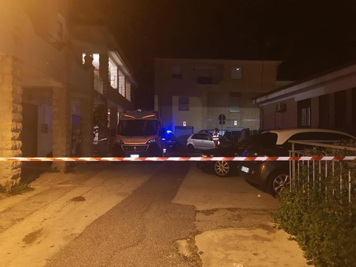 Donna uccisa a coltellate nel Sassarese