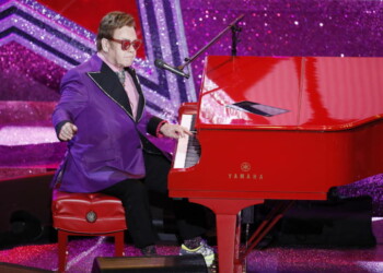 Elton John ferma concerto, ha polmonite