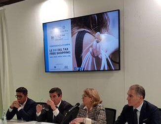 Federturismo, tax free shopping cresce a doppia cifra 