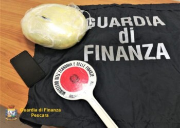 Guardia di finanza sequestra 1 kg marijuana a Pescara