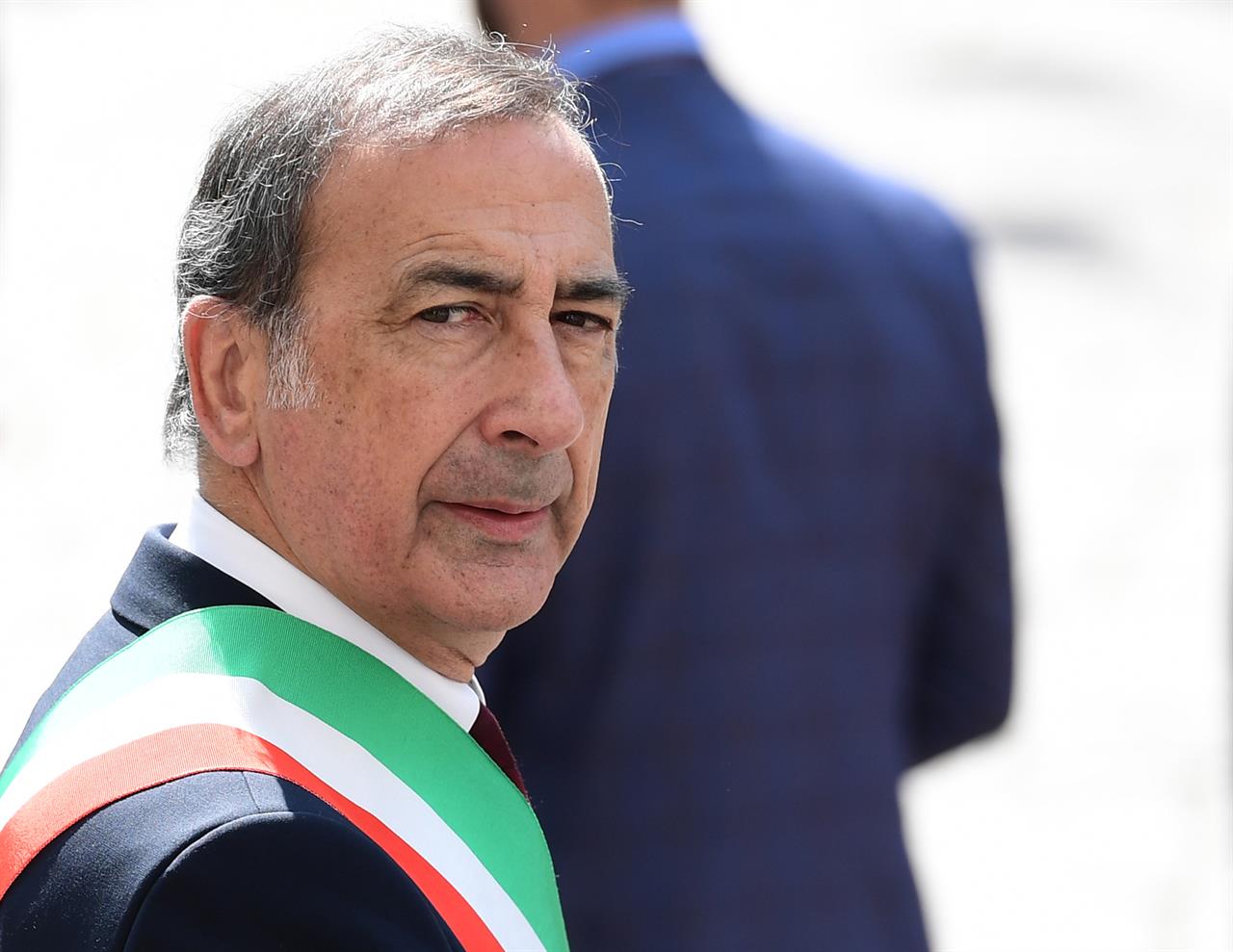 Il coronavirus fa riscoprire sindaci e governatori, i leader delle comunità (non le macchiette da talk show)