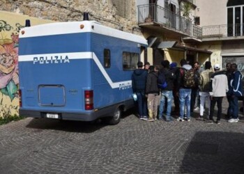 Indumenti sequestrati donati a bisognosi