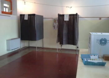 Interdetto ma fa lo scrutatore, denuncia
