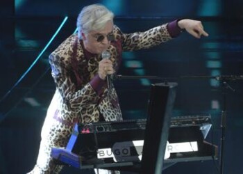 Ironia web su testo Morgan: “Ringrazia il cielo che sei su questo palco” 