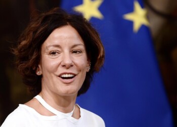 La ministra Pisano prova a fare chiarezza sulla consulenza di Casaleggio, ma peggiora le cose