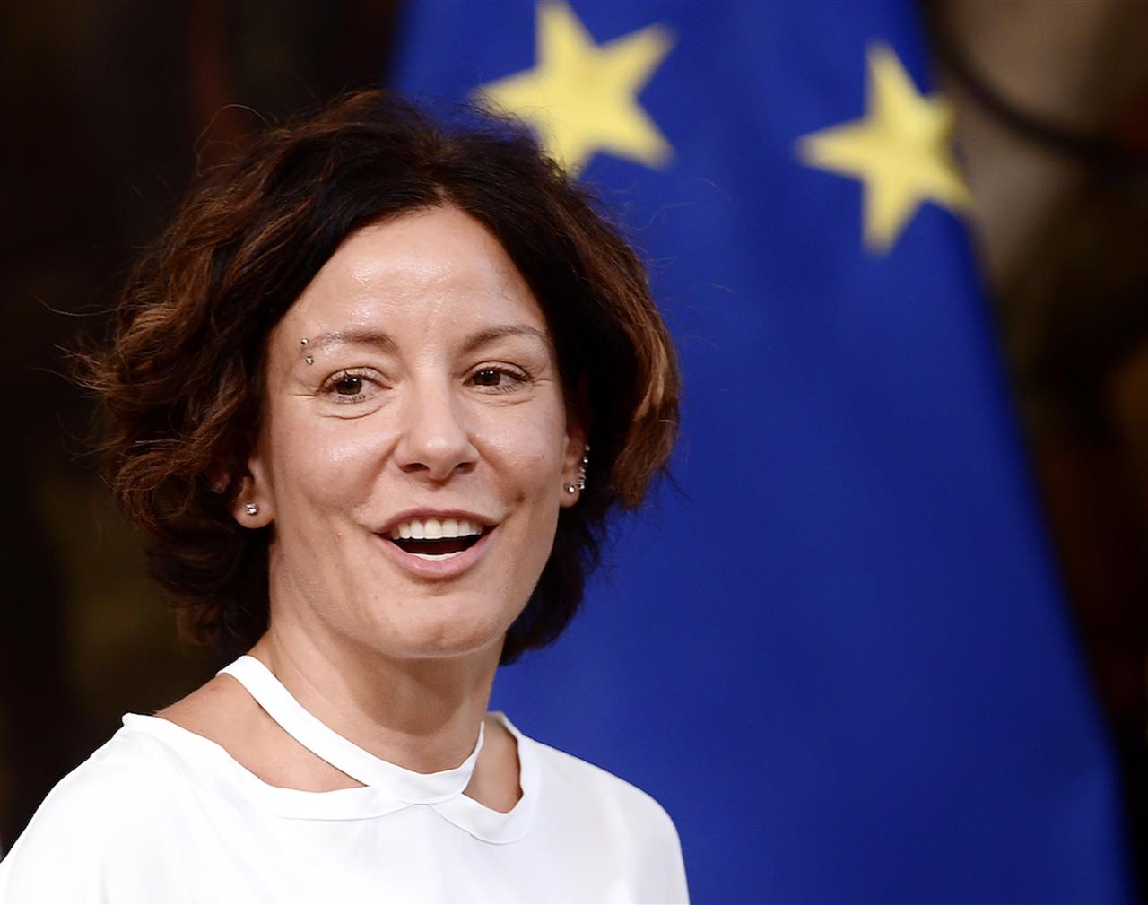 La ministra Pisano prova a fare chiarezza sulla consulenza di Casaleggio, ma peggiora le cose