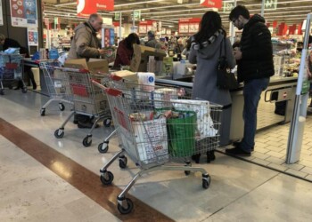 Milano ‘chiude’ per coronavirus e c’è primo positivo