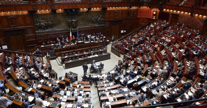 Milleproroghe: governo pone la fiducia alla Camera, domani il voto