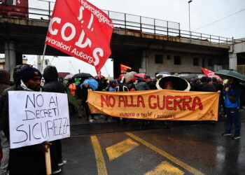 Nave delle armi, protesta nel porto di Genova