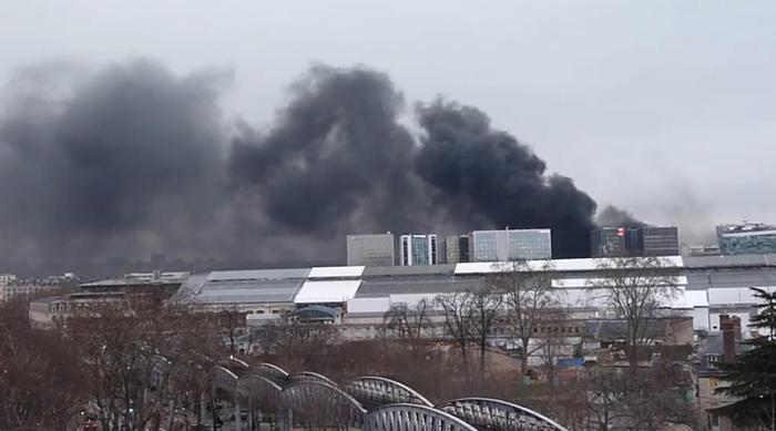 Parigi, domato l’incendio a Gare de Lyon