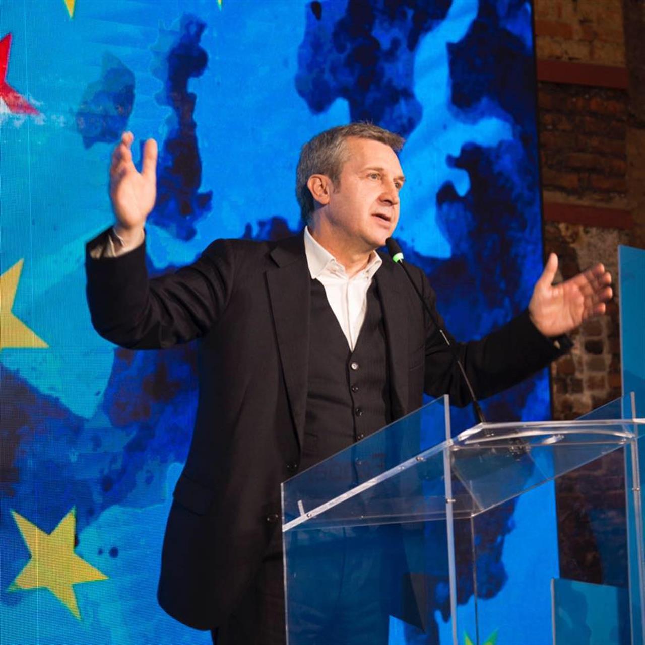 Renzi, Carfagna, Calenda, Bonino e Parisi insieme: Della Vedova lancia la federazione antipopulista