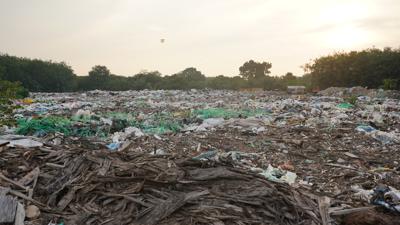 Greenpeace, traffico illecito di rifiuti in plastica dall'Italia alla Malesia /Foto