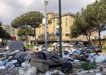 Rifiuti, indagato vicepresidente Campania