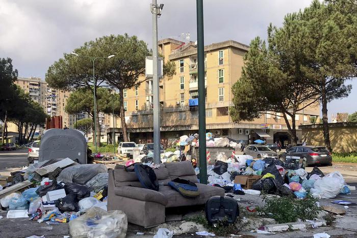 Rifiuti, indagato vicepresidente Campania