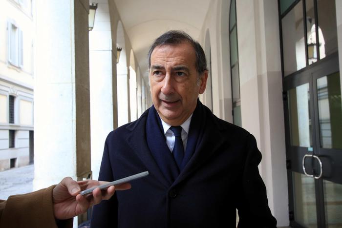 Sala, chiesto a Fontana chiudere scuole