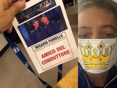 Sanremo: Fiorello inizia il festival con pass da ‘amico del conduttore’ e mascherina 