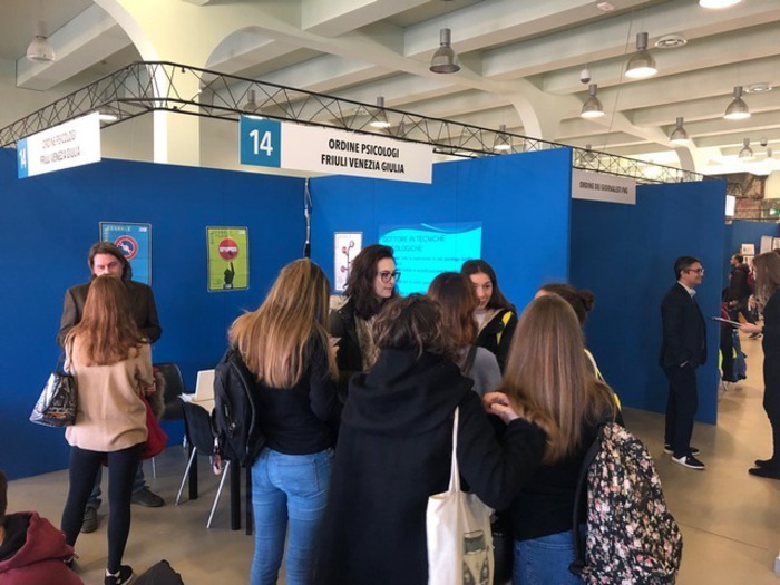 Scuola: studenti incontrano ‘futuro’ al Salone professioni