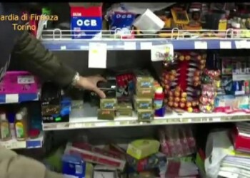 Sequestrati 2mln accessori per il fumo