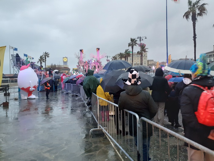 Su carri a Viareggio Greta,Trump,Salvini