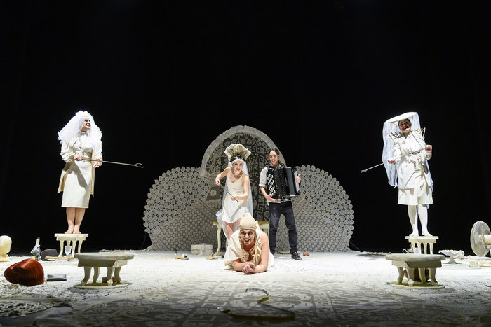 Teatro: al Libero “Le allegre comari di Windsor”