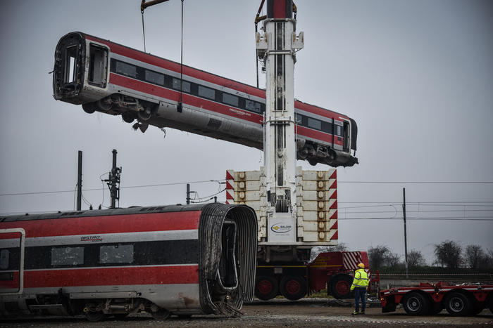 Treno deragliato, altri 11 indagati