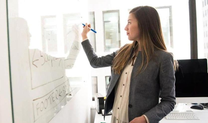 Uguaglianza tra uomini e donne, il Pd rilancia sul bilancio di genere: obbligatorio negli enti locali