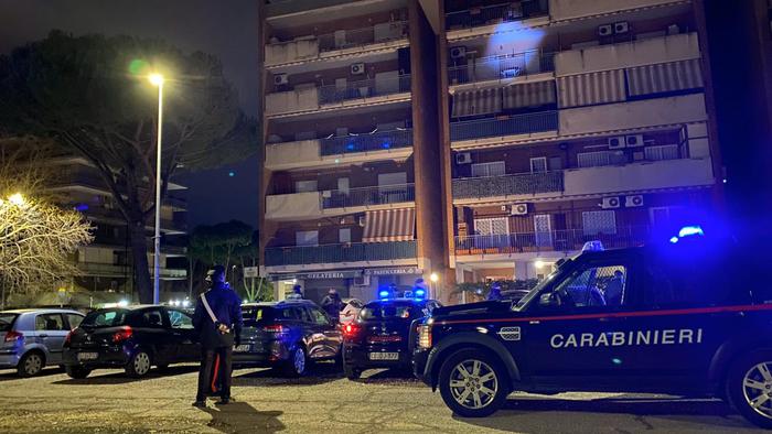 Uomo e donna morti in casa nel Torinese